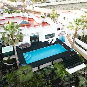 https://villa-los-flamencos.in-canary-islands.com